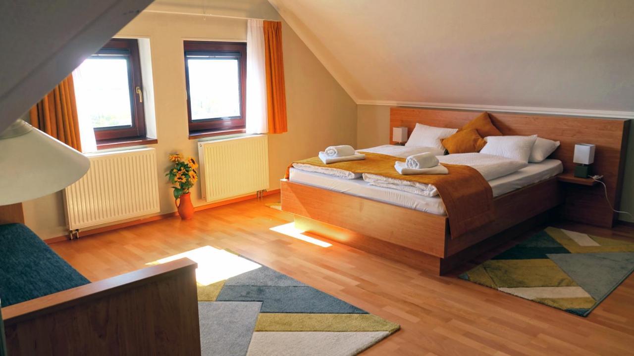 Ferenc Vendeghaz Hotel Tihany Bagian luar foto