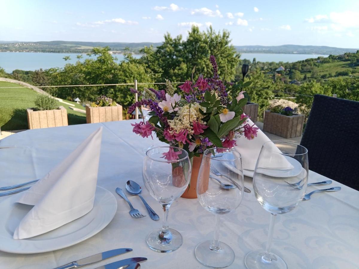Ferenc Vendeghaz Hotel Tihany Bagian luar foto